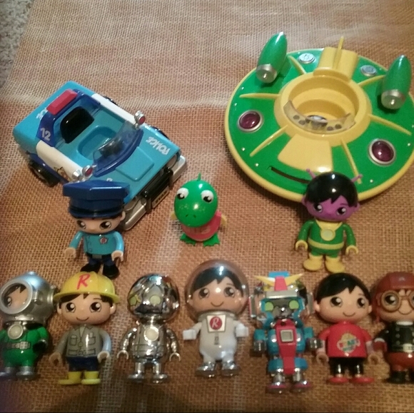 Ryan's World Lot with 10 figures w/vehicles - Picture 1 of 5